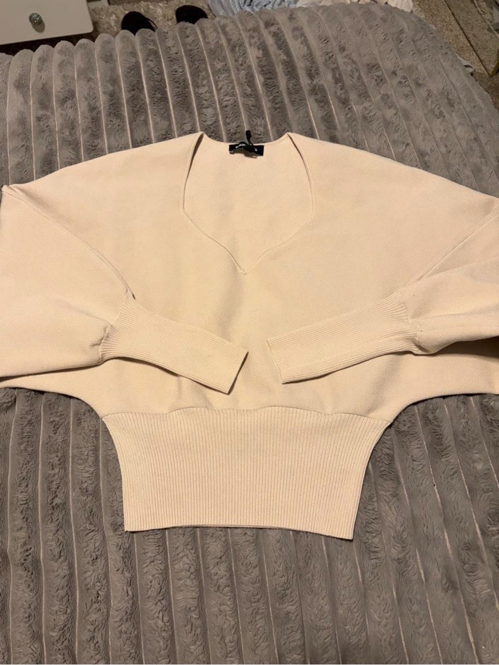 Express Cream V-Neck Ribbed Hem Sweater